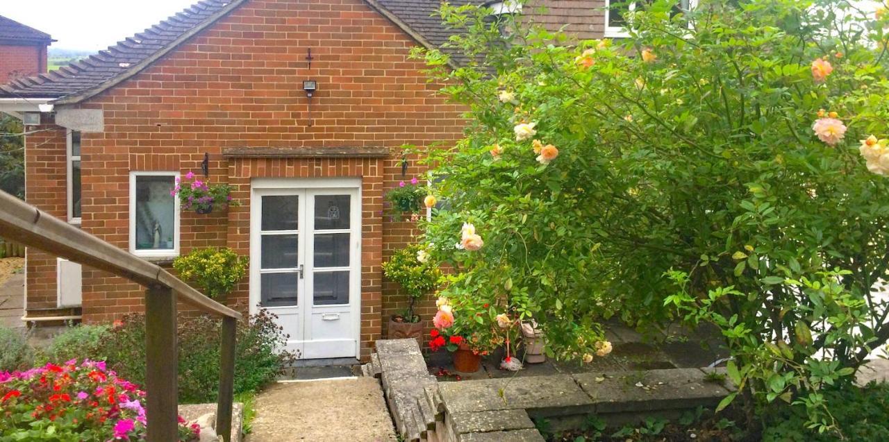 Healing Waters Sanctuary For Exclusive Private Hire And Self Catering Board, Vegetarian, Alcohol & Wifi Free Retreat In Glastonbury Bed & Breakfast Dış mekan fotoğraf